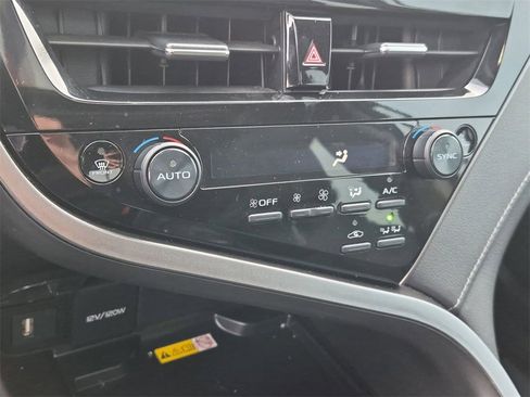 Used 2022 Toyota Camry XSE image 18