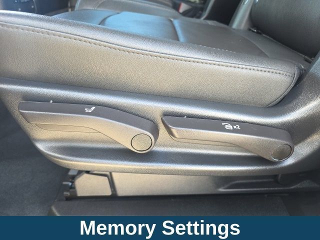 Used 2023 Chevrolet Tahoe LT w/ Luxury Package AWD/4WD image 15