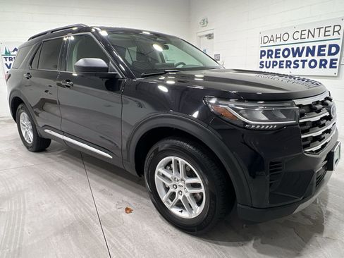Used 2025 Ford Explorer Active image 2
