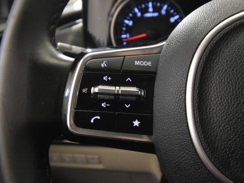 Used 2024 Kia Carnival EX FWD image 27