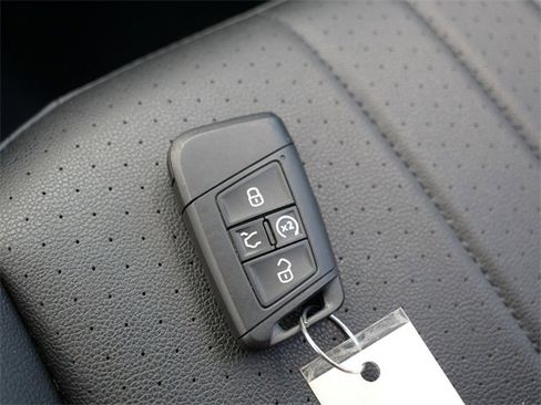 Certified 2024 Volkswagen Tiguan Wolfsburg Edition image 37