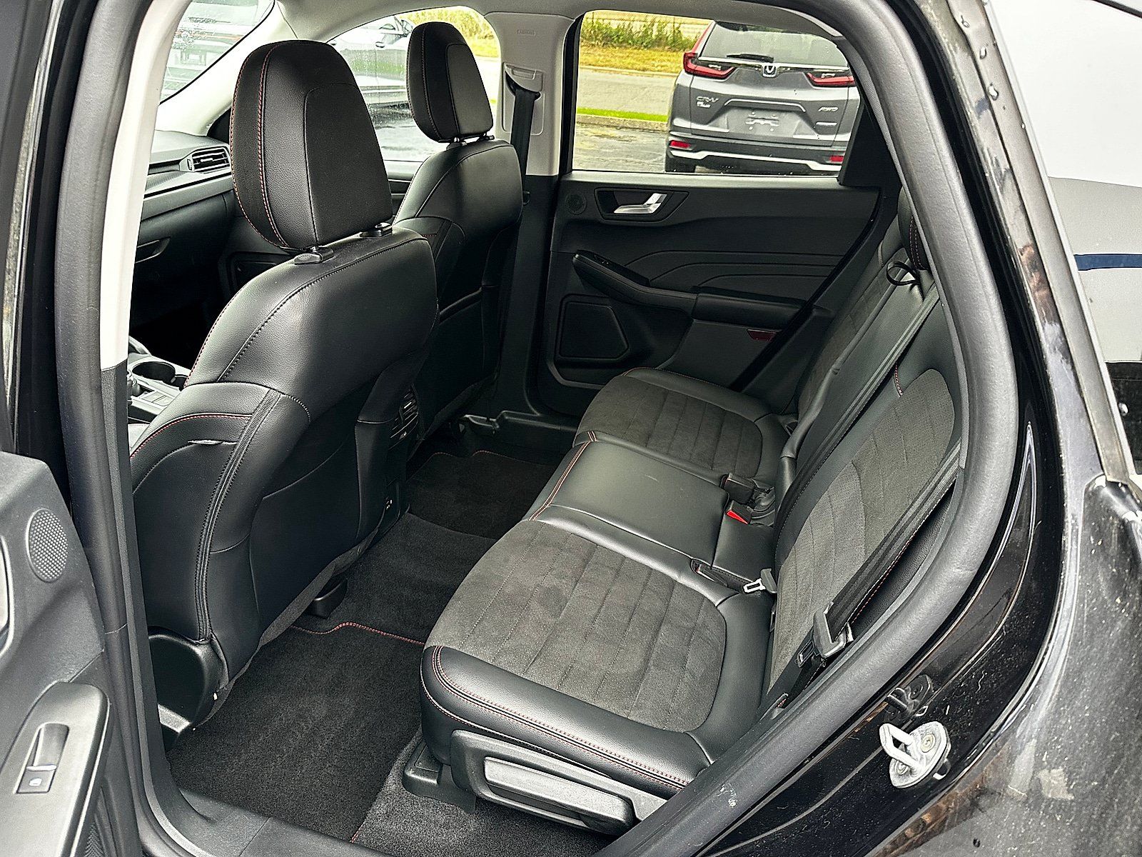 Used 2022 Ford Escape SEL w/ SEL Stealth AWD Package image 11