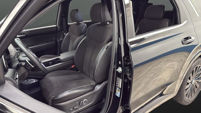Used 2025 Hyundai Palisade Calligraphy AWD/4WD image 9