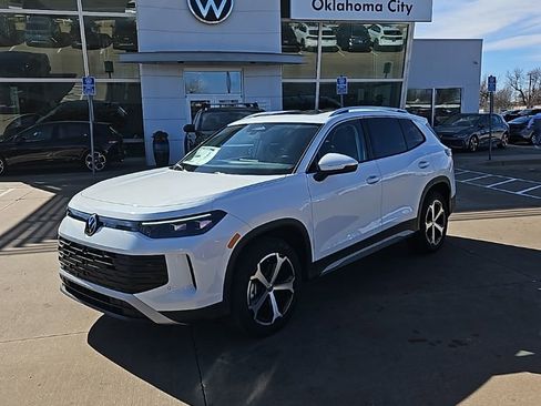 New 2026 Volkswagen Tiguan SE AWD/4WD image 1