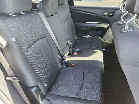 Used 2017 Dodge Journey SXT w/ Comfort/Convenience Group image 18