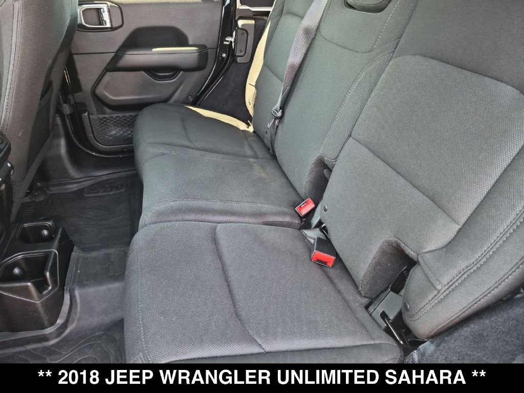 Used 2018 Jeep Wrangler Unlimited Sahara AWD/4WD image 3
