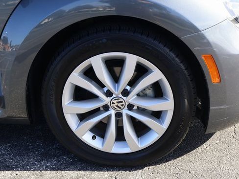 Used 2017 Volkswagen Beetle 1.8T Classic image 10