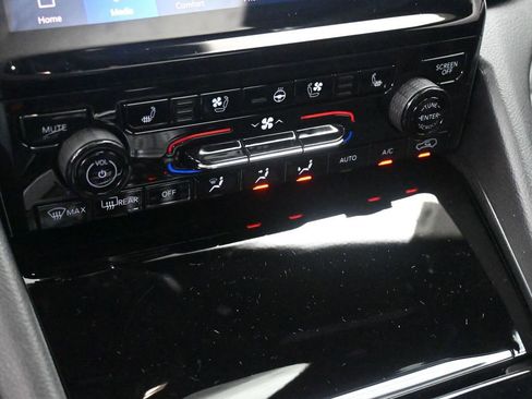 New 2025 Jeep Grand Cherokee Limited w/ Luxury Tech Group II image 20