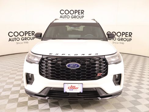 Used 2025 Ford Explorer ST w/ Sun And Sound Package AWD/4WD image 9