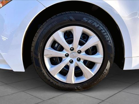 Certified 2021 Toyota Corolla LE image 9