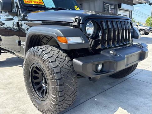 Used 2018 Jeep Wrangler Unlimited Sport S AWD/4WD image 50