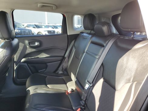 Used 2018 Jeep Compass Latitude image 12