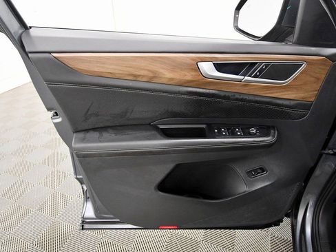 Used 2024 Volkswagen Atlas SE image 13