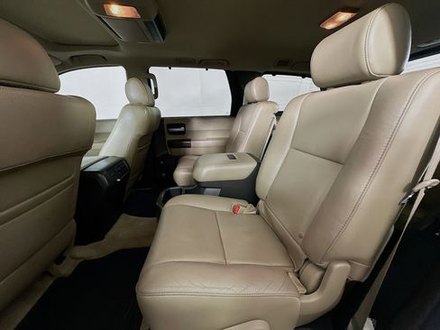 Used 2011 Toyota Sequoia Platinum image 29