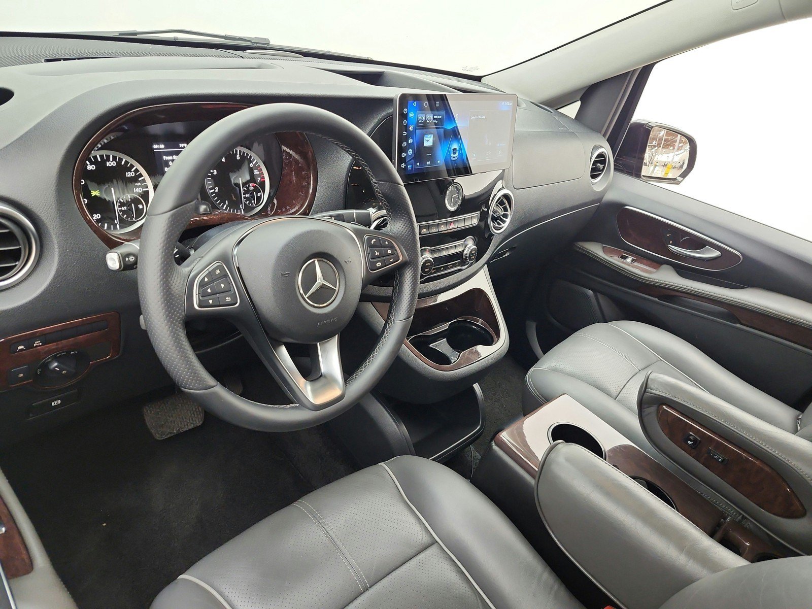 Used 2018 Mercedes-Benz Metris Passenger image 14