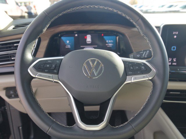 Used 2024 Volkswagen Atlas SE w/ Panoramic Sunroof Package FWD image 18