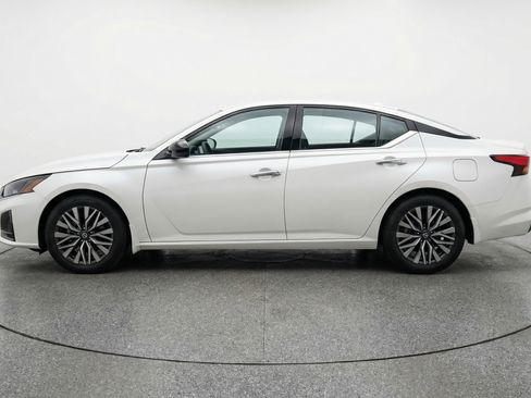 Used 2025 Nissan Altima 2.5 SV image 5