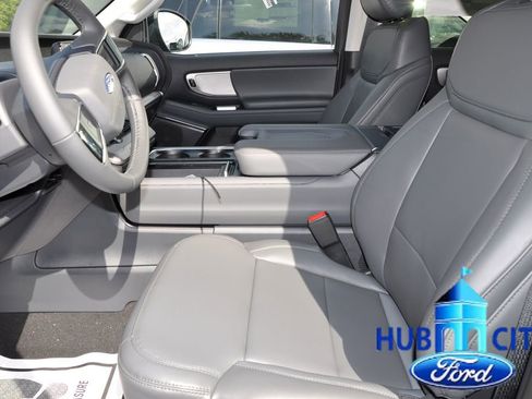 New 2026 Ford Expedition Active image 10