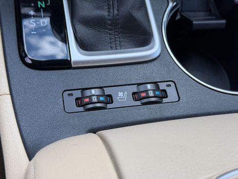 Used 2017 Toyota Highlander Limited w/ Protection Package #3 image 25