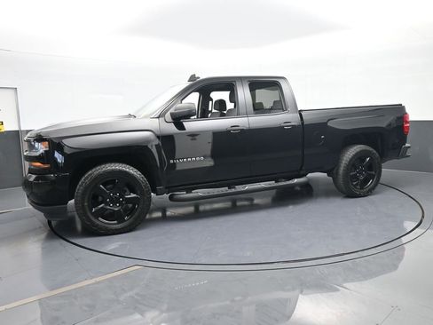 Used 2018 Chevrolet Silverado 1500 Custom w/ Custom Value Package image 2