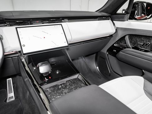 Used 2025 Land Rover Range Rover Sport SV Edition Two image 29