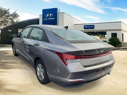 Used 2021 Hyundai Elantra SE image 4