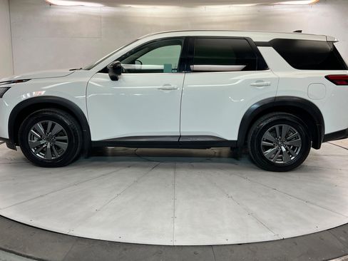 Used 2025 Nissan Pathfinder S FWD image 2