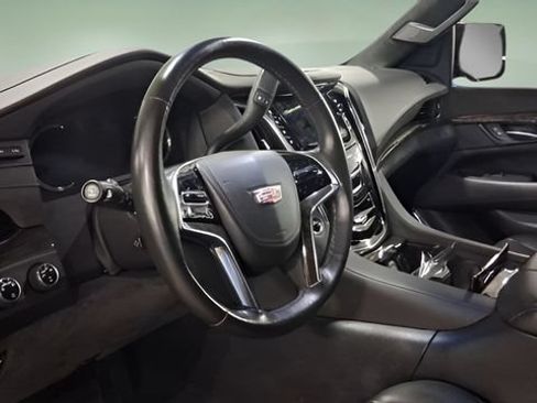 Used 2016 Cadillac Escalade Platinum AWD/4WD image 33