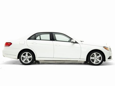 Used 2015 Mercedes-Benz E 250 BlueTEC 4MATIC Sedan image 2