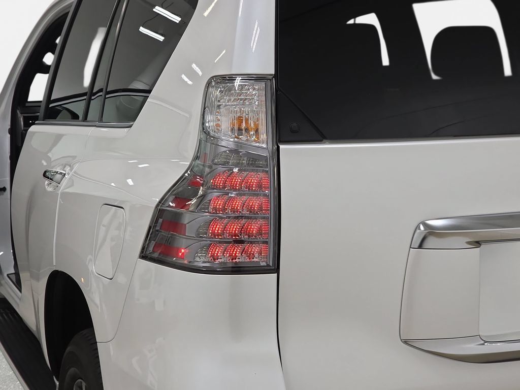 Used 2023 Lexus GX 460 Premium w/ Premium Package AWD/4WD image 33
