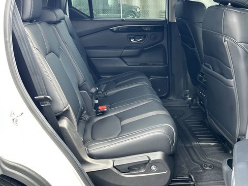 Used 2025 Honda Pilot EX-L image 13