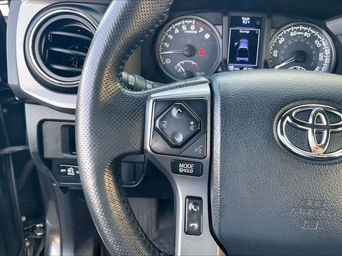 Used 2019 Toyota Tacoma TRD Off-Road image 20