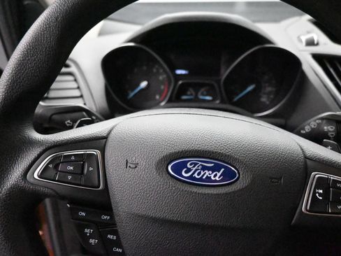 Used 2017 Ford Escape SE FWD image 16