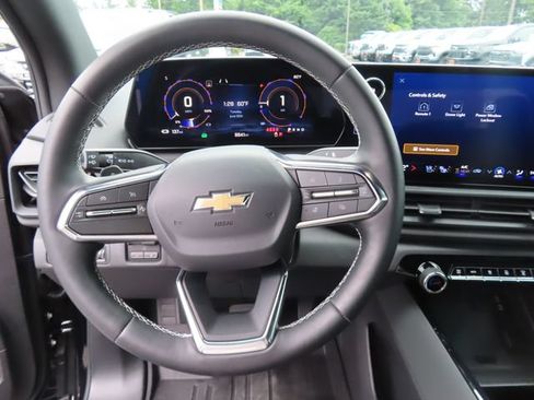 Certified 2025 Chevrolet Silverado EV LT AWD/4WD image 19