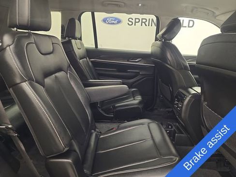 Used 2023 Jeep Grand Cherokee L Limited AWD/4WD image 12