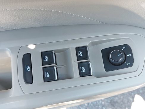 Used 2023 Volkswagen Atlas SE w/ Panoramic Sunroof Package FWD image 31