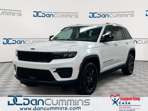 Used 2025 Jeep Grand Cherokee Altitude AWD/4WD image 1