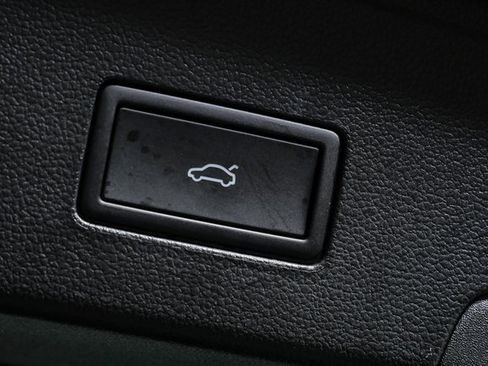 Certified 2025 Volkswagen Atlas Cross Sport SEL image 30