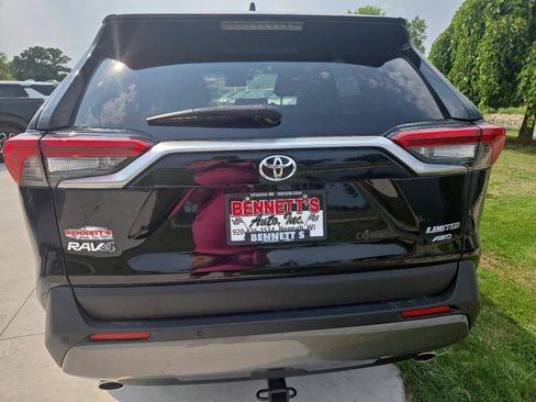 Used 2019 Toyota RAV4 Limited w/ Cold Weather Package AWD/4WD image 5