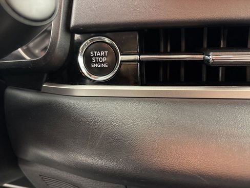 Used 2024 Mitsubishi Outlander SE image 31