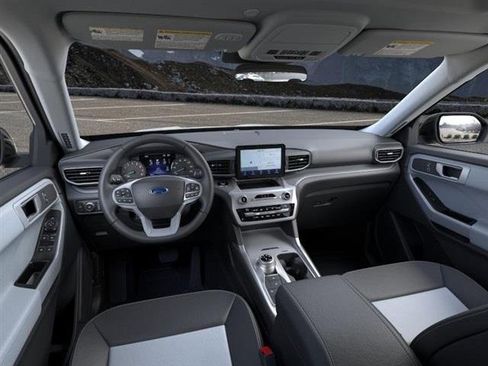 New 2024 Ford Explorer XLT w/ Equipment Group 202A image 9