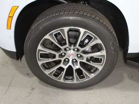 New 2026 GMC Yukon Denali w/ Advanced Technology Package AWD/4WD image 12