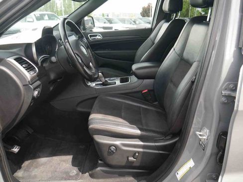 Used 2022 Jeep Grand Cherokee Altitude AWD/4WD image 27