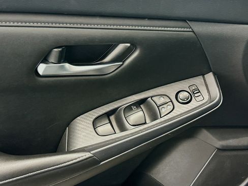 Used 2024 Nissan Sentra SV FWD image 15