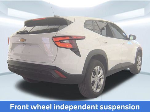 Used 2025 Chevrolet Trax LS FWD image 4
