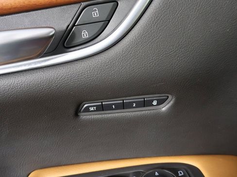 Used 2020 Cadillac XT5 Premium Luxury image 35