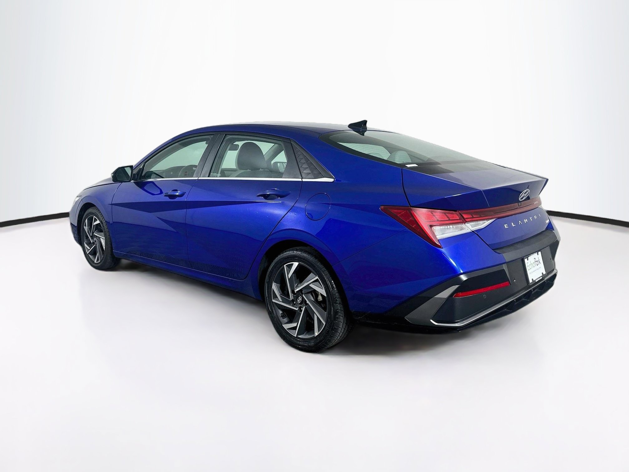 Used 2024 Hyundai Elantra Limited FWD image 5