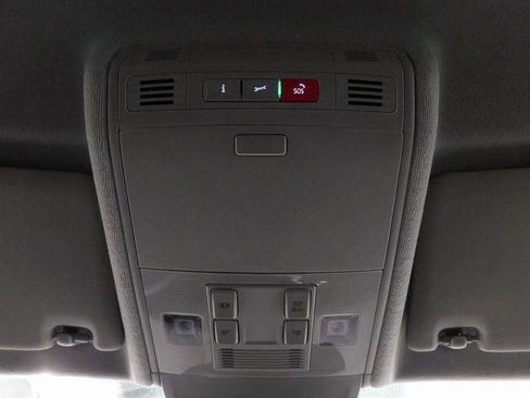 Used 2024 Volkswagen Tiguan S image 38