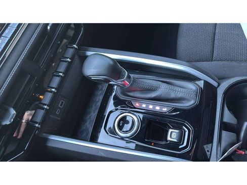 Used 2023 Chevrolet Colorado LT image 19