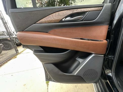 Used 2019 Cadillac Escalade Luxury AWD/4WD image 40
